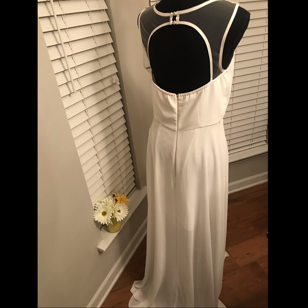 β¨White Goddess Gownβ¨ - Picture 4 of 6